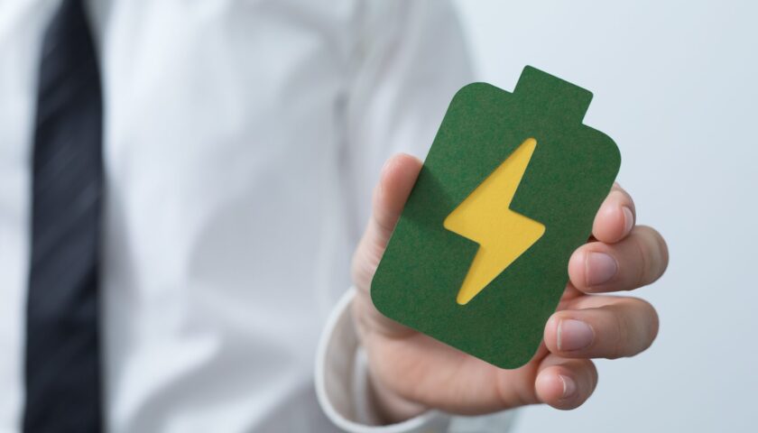 Batterie a Flusso e Accumulo Gravitazionale: la nuova frontiera dello Stoccaggio Energetico oltre il Litio