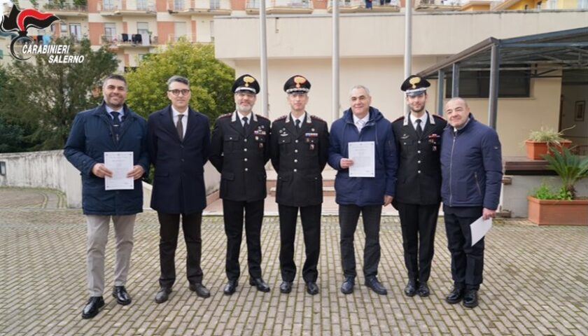 Carabinieri Salerno, solenne Alzabandiera e saluto di commiato ai militari che lasciano il servizio