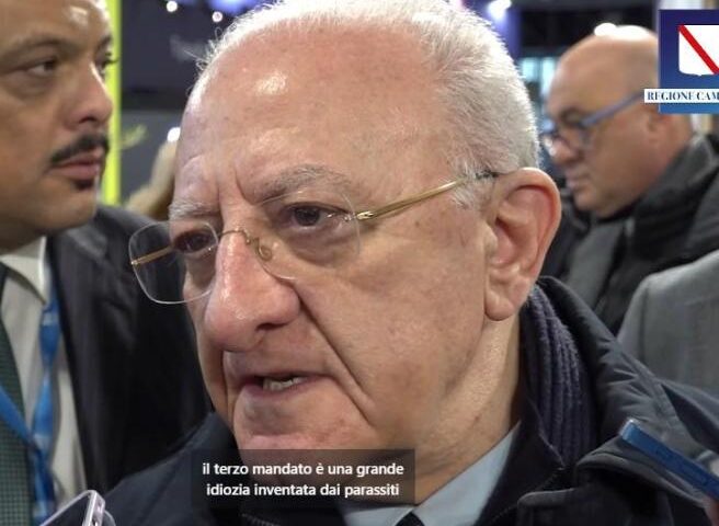 Terzo mandato, De Luca dalla Bit di Milano: «Una grande idiozia inventata dai parassiti di Roma»