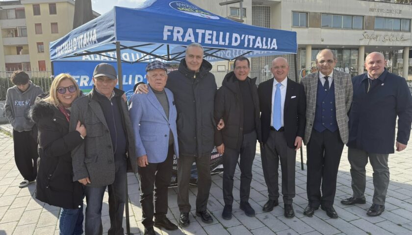 Scafati, gazebo Fdi a sostegno delle forze dell’ordine