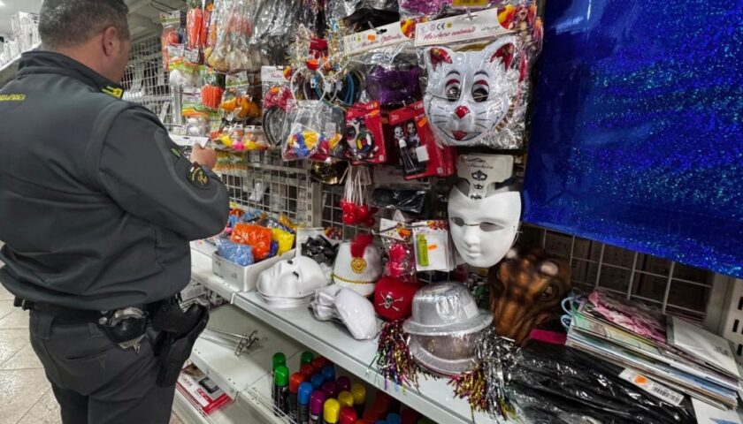 Vallo e Sala Consilina: sotto sequestro 31mila gadget di Carnevale