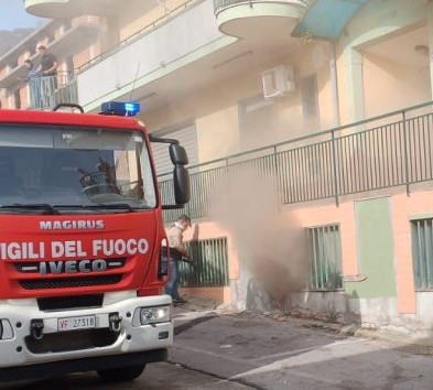Incendio in un condominio al Quadrivio di Campagna: 5 intossicati da monossido di carbonio