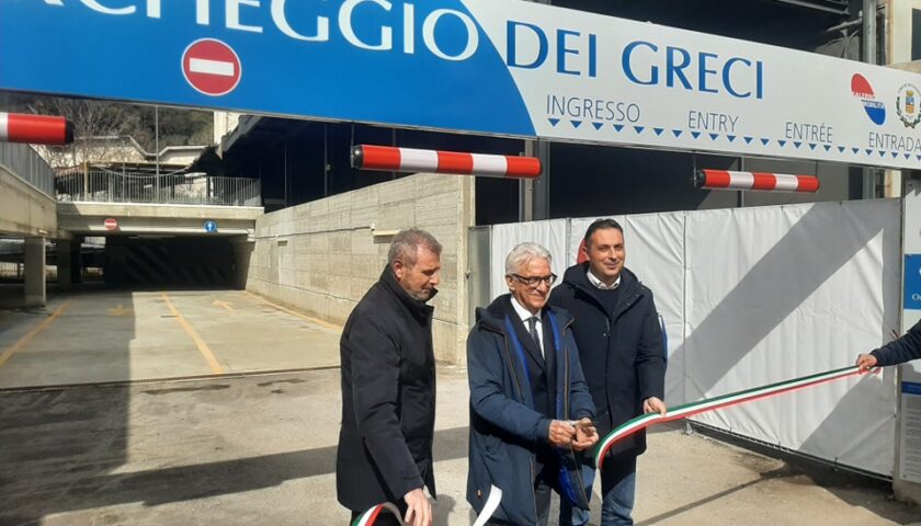 Salerno, inaugurato a Fratte nuovo parcheggio per 41 posti auto