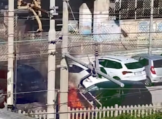 Nocera Inferiore, auto a fuoco nel parcheggio dell’ospedale