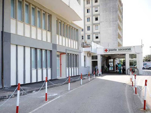 Eboli, con l’auto sotto un tir: studente universitario in coma al Ruggi