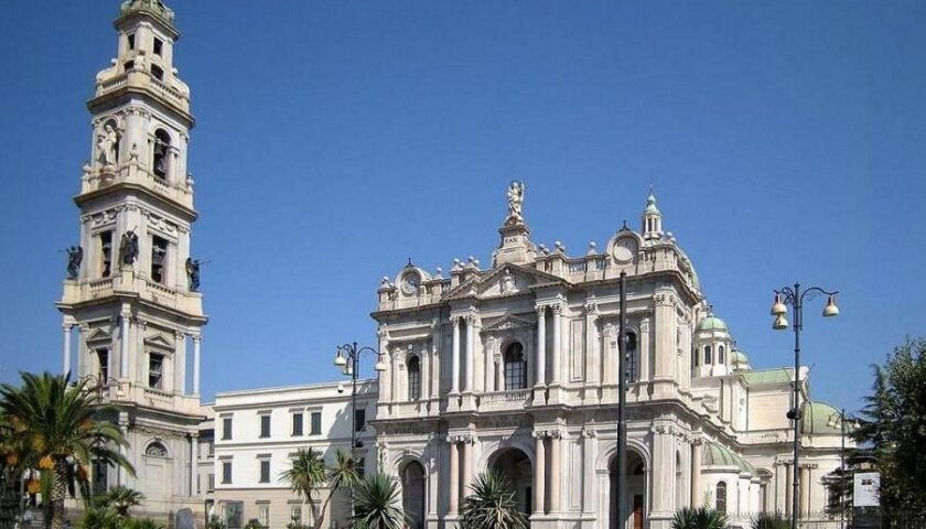 Assolve i devoti nel Santuario ma non è un prete: denuncia a Pompei