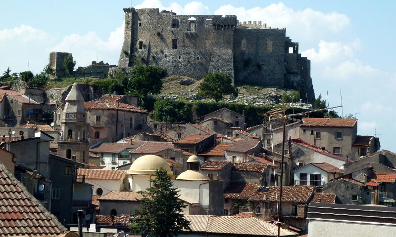 Sicignano degli Alburni, stretta sui locali della vita notturna