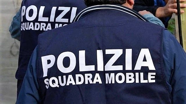 Salerno: droga, esplosivi e munizioni. Arrestato il figlio, denunciato il padre