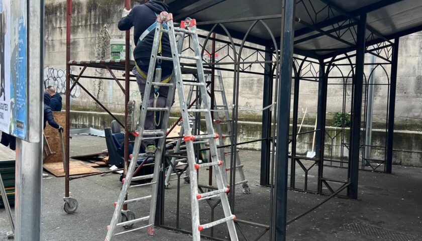 Mercato etnico sgomberato da via Vinciprova, Loffredo: “Doveroso per sicurezza e decoro, resteremo vicini alla comunità bengalese”