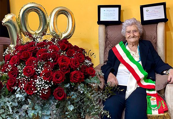 Laviano, il sindaco nomina Vita D’Antona “Sindaco per un giorno” per il suo 100° compleanno