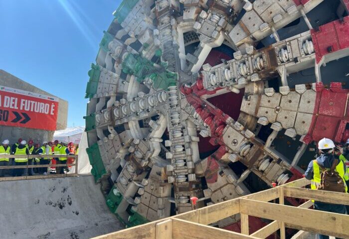 PARTENOPE, LA TBM CHE COLLEGA L’ITALIA