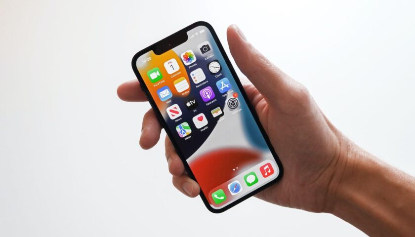 Come spiare un iPhone senza installare programmi: come fare nel 2025