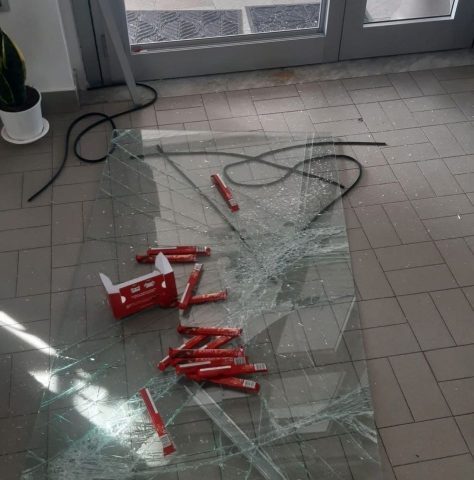 Eboli, ancora visita dei ladri al bar di via Sturzo:  pochi soldi ma danni ingenti
