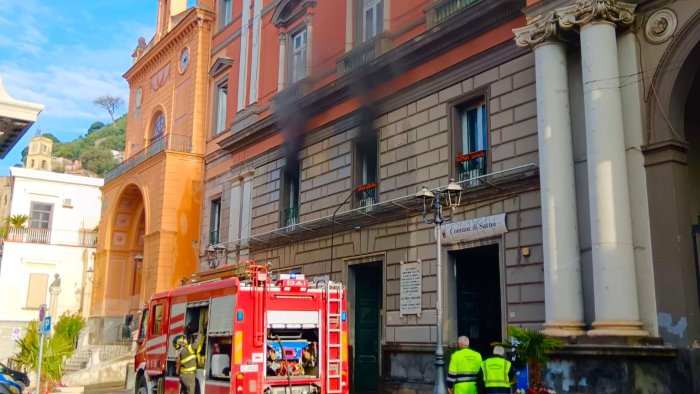 Sarno, incendio al Comune: è doloso