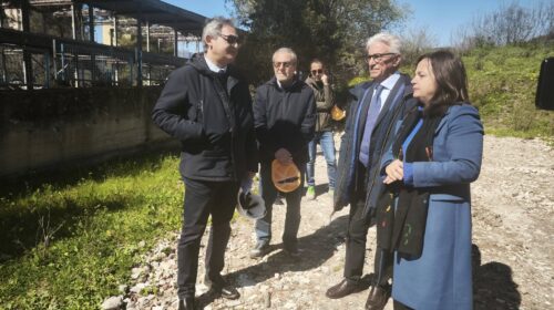 Salerno, iniziata la demolizione della ex scuola Gatto