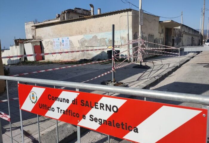 Salerno, in stato di abbandono e pericolo: sigilli all’ex lido Arenella a Mercatello