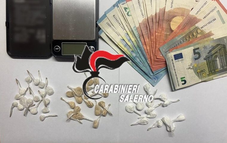 Baronissi, catturati giovani pusher: avevano droga e soldi