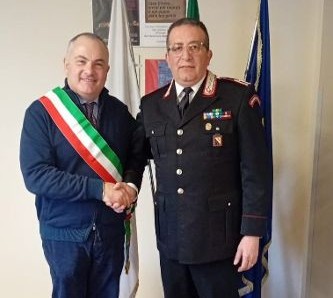 IL LUOGOTENENTE ANGELO SOLIMENE NUOVO COMANDANTE DELLA STAZIONE DEI CARABINIERI DI POLLA: INCONTRO CON IL SINDACO