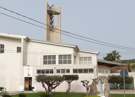 Albanella, incontro politico in chiesa: dura reazione del prete alle critiche