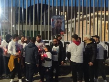Malore mortale per detenuto di 37 anni, protesta davanti al carcere: “Giustizia per Renato”