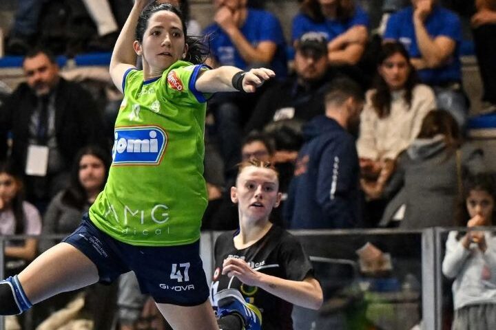 Pallamano spettacolo a Riccione: la Jomi cede il passo, Erice alza la Coppa Italia