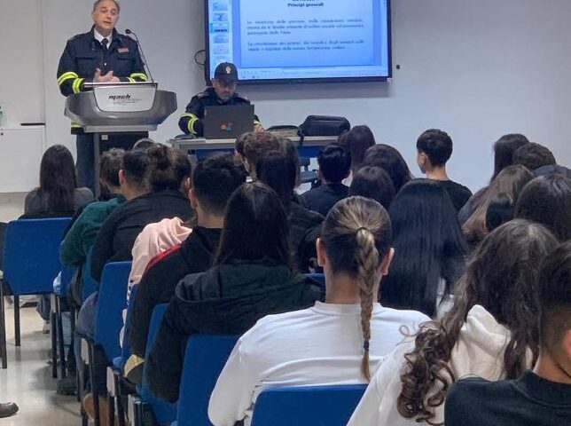 Salerno, a lezione di sicurezza stradale con la Polizia di Stato