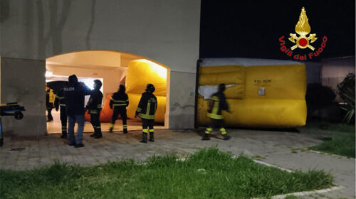 Salerno, a Fuorni uomo tenta di suicidarsi gettandosi dalla finestra: salvato