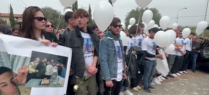 Roccadaspide, oggi funerali di Luca Minella: ancora dolore e lacrime