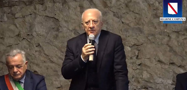 De Luca al congresso Psi: il futuro della Campania non si decide a Roma