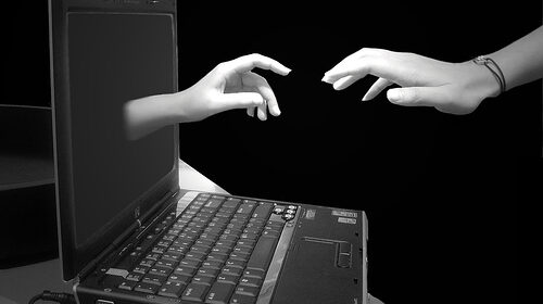 Amori (social) falsi, soldi veri: 49enne di Pellezzano denunciato per truffa