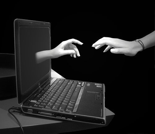 Amori (social) falsi, soldi veri: 49enne di Pellezzano denunciato per truffa