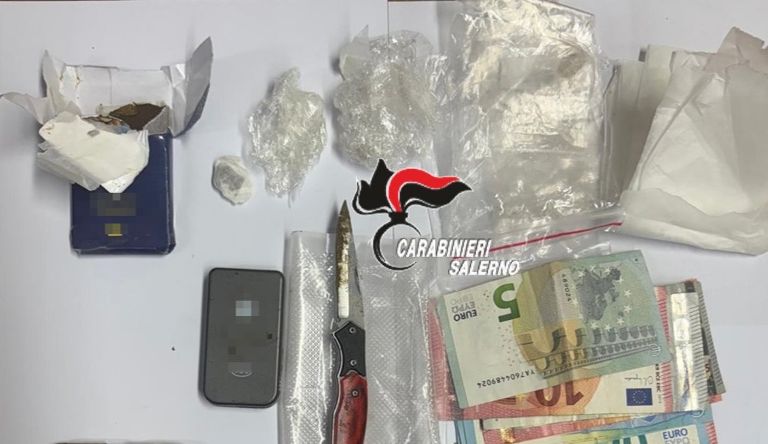 Mercato San Severino, scoperto con un quarto di droga: arrestato