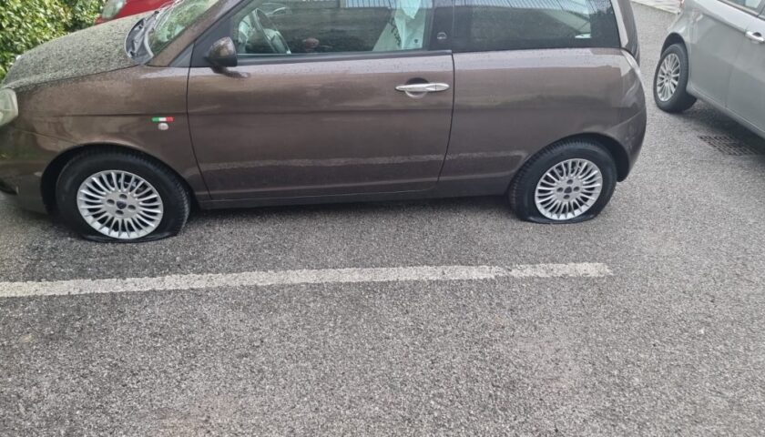 Giffoni Valle Piana, danneggiate due auto dell’ex sindaco Carpinelli