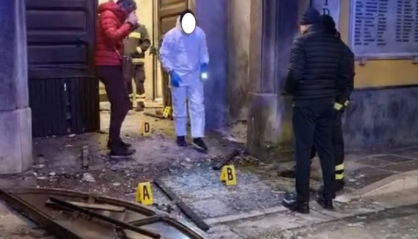 Bomba contro il Comune di Castel San Giorgio, il sindaco di Sarno: aggressione a tutta la comunità