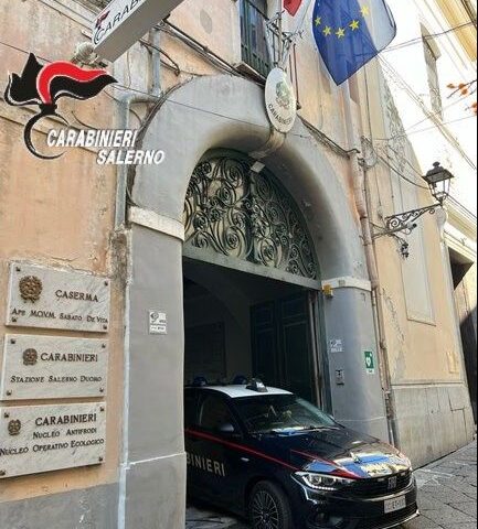 Salerno: viola divieto ritorno e ruba portafoglio in teatro, arrestato