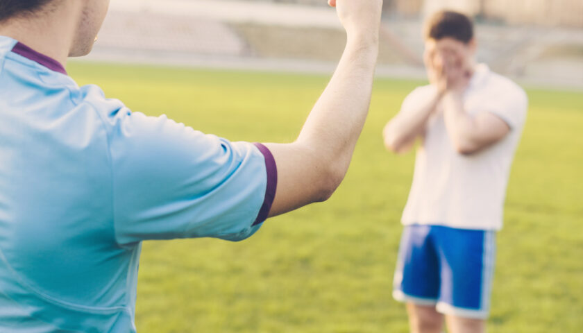 ARBITRI DI CALCIO MALTRATTATI: E NON SOLO VERBALMENTE
