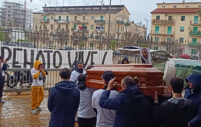 Salerno, a Mariconda ieri l’addio a Renato Castagno