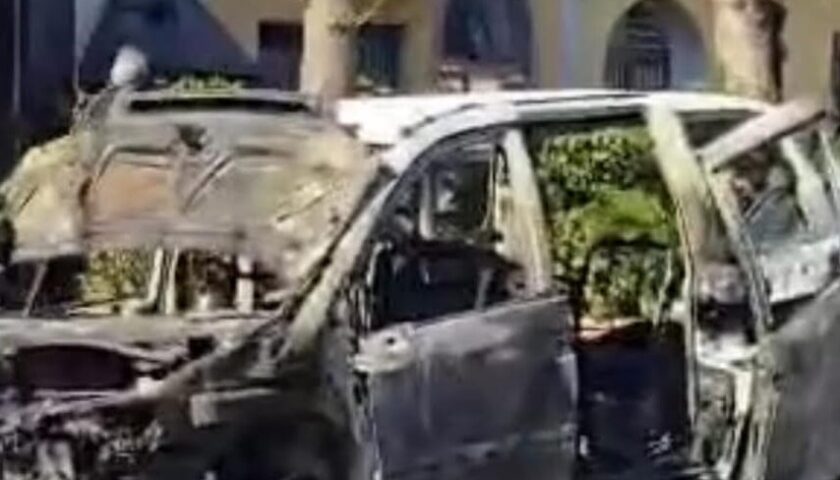 Cava de’ Tirreni, auto in fiamme: salvati padre e figlio