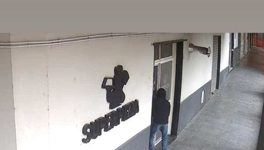 Pontecagnano, furto in una pizzeria in pieno giorno