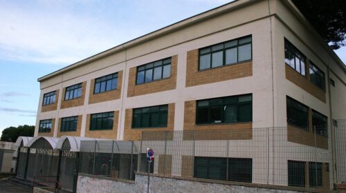 Crolla l’intonaco, liceo chiuso ad Angri