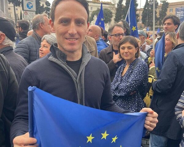 Roma, folla in piazza per un’Europa unita. Piero De Luca (Pd): “Serve determinazione”