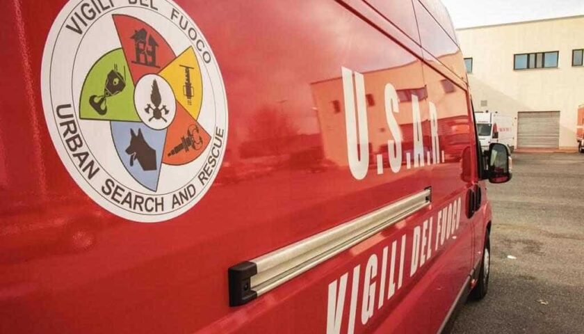 Palazzina crollata a Bari, vigili del fuoco anche da Salerno