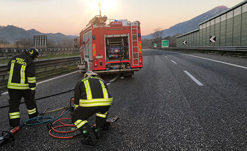 Camion prende fuoco, chiusa l’Autostrada del Mediterraneo