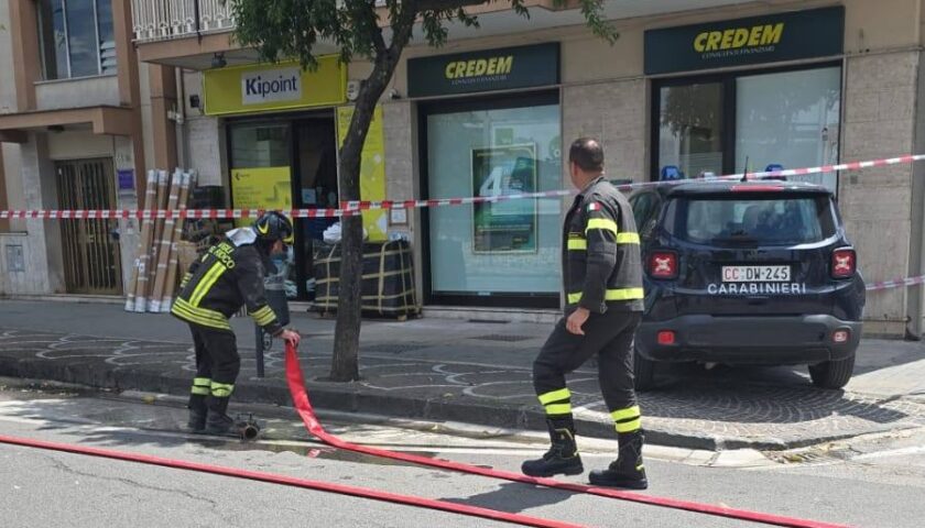 Scafati, tensione e disagi per un allarme bomba davanti a una banca