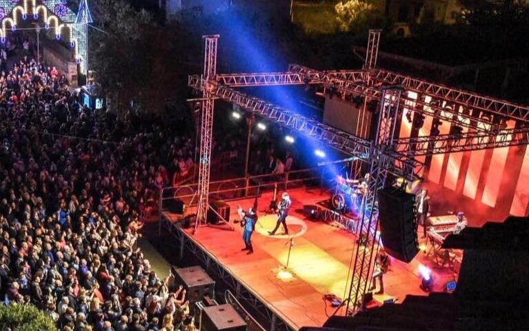 Castellabate, concerto dei Doc Rock rinviato al 27 aprile per il lutto nazionale