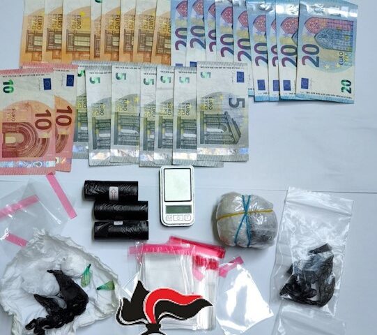 Montecorvino Rovella: nascondeva cocaina, eroina e hashish in casa