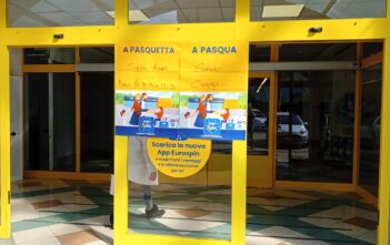 Spari contro la saracinesca di un supermercato a Nocera Inferiore: si indaga