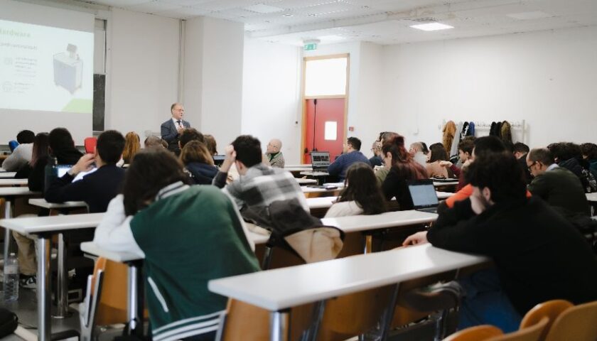 Il centro di ricerca Kiranet incontra gli studenti del SesaLab di Fisciano: la Sanità del futuro passa attraverso la tecnologia e la digitalizzazione