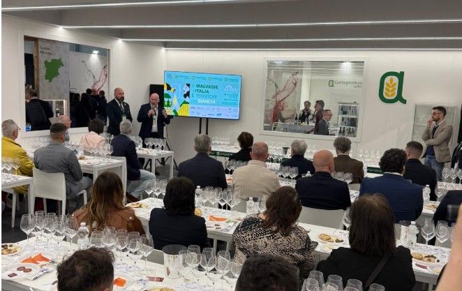 ROSSI, BIANCHI E BOLLICINE IN VETRINA A VINITALY CON CONFAGRICOLTURA SALERNO