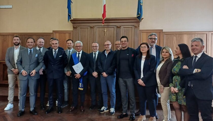 Provincia Salerno, si è insediato il presidente Napoli: “Incarico faticoso ma affascinante”